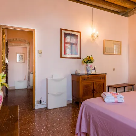 San Polo Apartment *